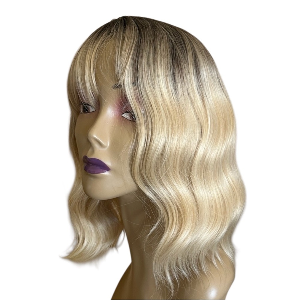 Blonde Ombre Wig Approx 13” Shoulder Length Combs and Hook Straps Closure NWT
